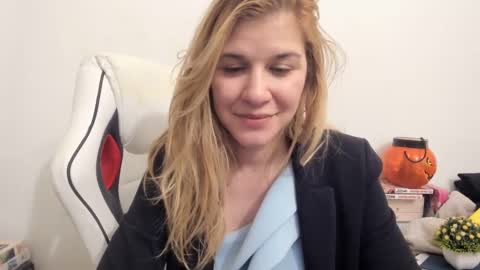 Snapshot of artsyandcraftsy_ chatting on March 1, 2025, 12:17 am MIA online show from March 1, 2025, 12:17 am