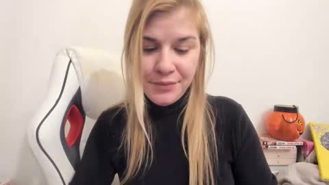 Snapshot of artsyandcraftsy_ chatting on March 1, 2025, 8:31 pm MIA online show from March 1, 2025, 8:31 pm