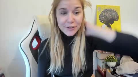 Snapshot of artsyandcraftsy_ chatting on March 2, 2025, 3:59 pm MIA online show from March 2, 2025, 3:59 pm