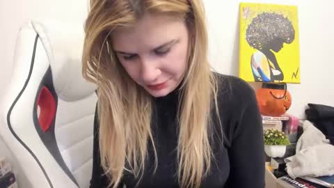 Snapshot of artsyandcraftsy_ chatting on March 2, 2025, 9:32 pm MIA online show from March 2, 2025, 9:32 pm