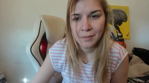 Snapshot of artsyandcraftsy_ chatting on March 3, 2025, 12:48 pm MIA online show from March 3, 2025, 12:48 pm