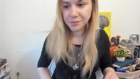 Snapshot of artsyandcraftsy_ chatting on March 10, 2025, 10:59 am MIA online show from March 10, 2025, 10:59 am