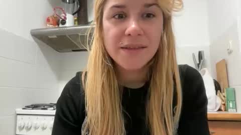 Snapshot of artsyandcraftsy_ chatting on September 10, 2025, 12:49 pm MIA online show from September 10, 2025, 12:49 pm