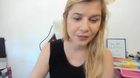 Snapshot of artsyandcraftsy_ chatting on September 12, 2025, 12:27 pm MIA online show from September 12, 2025, 12:27 pm