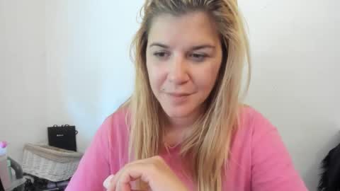 Snapshot of artsyandcraftsy_ chatting on September 21, 2025, 11:23 am MIA online show from September 21, 2025, 11:23 am