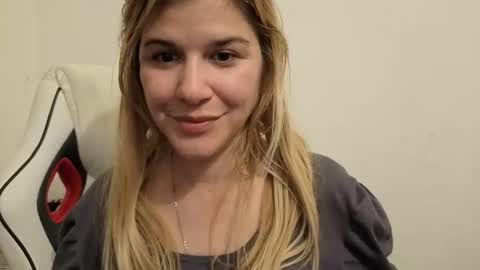 Snapshot of artsyandcraftsy_ chatting on September 25, 2025, 10:24 pm MIA online show from September 25, 2025, 10:24 pm