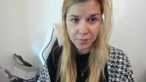 Snapshot of artsyandcraftsy_ chatting on September 27, 2025, 10:42 am MIA online show from September 27, 2025, 10:42 am