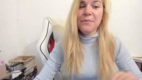 Snapshot of artsyandcraftsy_ chatting on October 11, 2025, 6:01 am MIA online show from October 11, 2025, 6:01 am