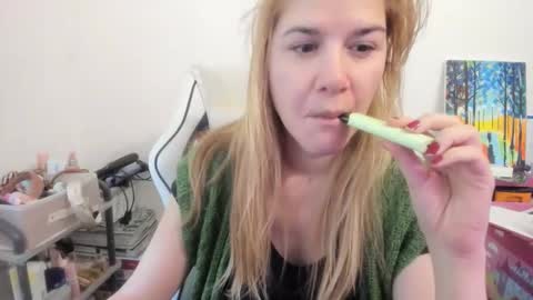 MIA online show from December 5, 2025, 11:19 am