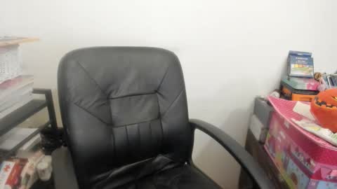 Snapshot of artsyandcraftsy_ chatting on March 2, 2026, 10:16 pm MIA online show from March 2, 2026, 10:16 pm