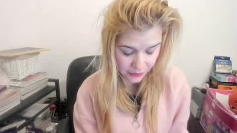 Snapshot of artsyandcraftsy_ chatting on March 6, 2026, 11:23 pm MIA online show from March 6, 2026, 11:23 pm