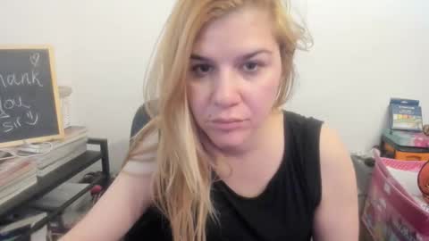 Snapshot of artsyandcraftsy_ chatting on March 8, 2026, 9:02 am MIA online show from March 8, 2026, 9:02 am