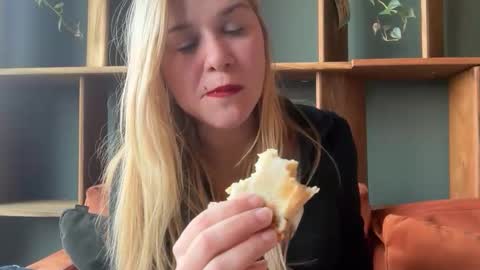 Snapshot of artsyandcraftsy_ chatting on March 9, 2026, 11:03 am MIA online show from March 9, 2026, 11:03 am