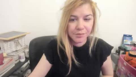 Snapshot of artsyandcraftsy_ chatting on March 16, 2026, 10:08 am MIA online show from March 16, 2026, 10:08 am