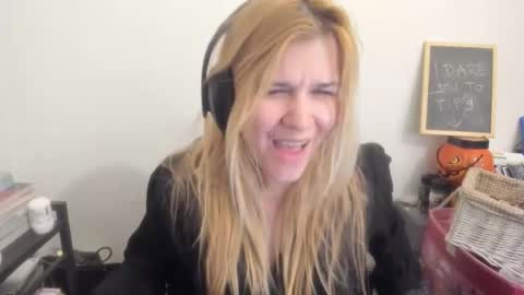 Snapshot of artsyandcraftsy_ chatting on March 18, 2026, 8:45 pm MIA online show from March 18, 2026, 8:45 pm