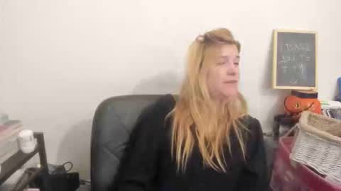 Snapshot of artsyandcraftsy_ chatting on March 19, 2026, 8:51 am MIA online show from March 19, 2026, 8:51 am