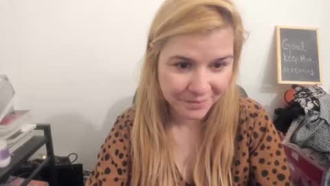 Snapshot of artsyandcraftsy_ chatting on March 21, 2026, 9:40 pm MIA online show from March 21, 2026, 9:40 pm