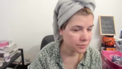 Snapshot of artsyandcraftsy_ chatting on March 23, 2026, 11:36 am MIA online show from March 23, 2026, 11:36 am