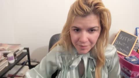 Snapshot of artsyandcraftsy_ chatting on March 26, 2026, 11:16 am MIA online show from March 26, 2026, 11:16 am