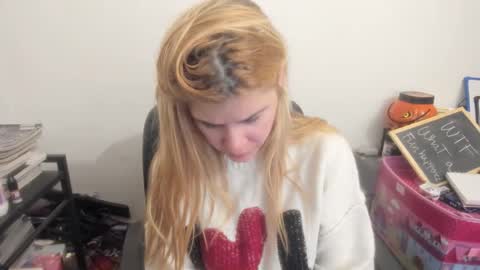 Snapshot of artsyandcraftsy_ chatting on March 26, 2026, 11:21 pm MIA online show from March 26, 2026, 11:21 pm