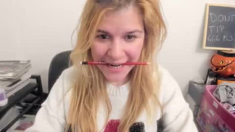 Snapshot of artsyandcraftsy_ chatting on March 28, 2026, 12:43 am MIA online show from March 28, 2026, 12:43 am