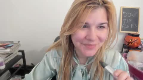 Snapshot of artsyandcraftsy_ chatting on March 28, 2026, 1:43 pm MIA online show from March 28, 2026, 1:43 pm