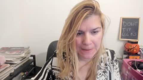 Snapshot of artsyandcraftsy_ chatting on March 30, 2026, 10:16 am MIA online show from March 30, 2026, 10:16 am