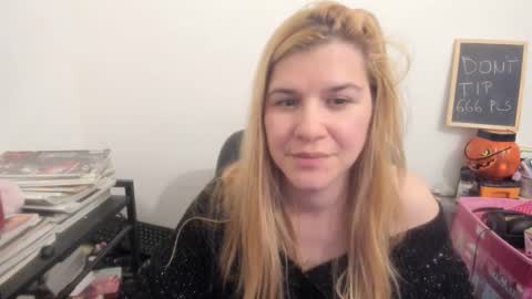 Snapshot of artsyandcraftsy_ chatting on March 30, 2026, 10:22 pm MIA online show from March 30, 2026, 10:22 pm