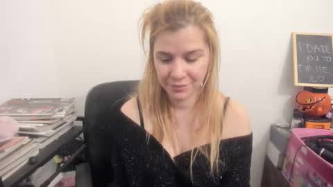 Snapshot of artsyandcraftsy_ chatting on April 1, 2026, 3:53 pm MIA online show from April 1, 2026, 3:53 pm