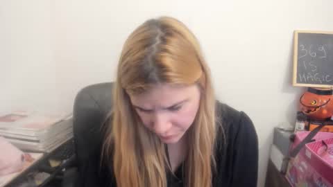 Snapshot of artsyandcraftsy_ chatting on April 3, 2026, 8:40 pm MIA online show from April 3, 2026, 8:40 pm