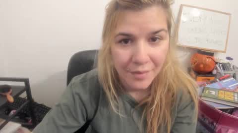 Snapshot of artsyandcraftsy_ chatting on April 14, 2026, 8:31 am MIA online show from April 14, 2026, 8:31 am