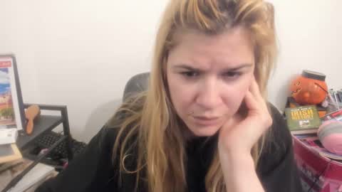 Snapshot of artsyandcraftsy_ chatting on April 16, 2026, 10:27 am MIA online show from April 16, 2026, 10:27 am