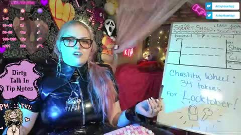 Snapshot of artsyheartsyy chatting on October 7, 2025, 2:09 am ArtsyHeartsyy online show from October 7, 2025, 2:09 am