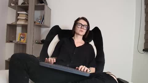 Snapshot of arya_starkw chatting on December 21, 2025, 3:30 pm Ary 3 online show from December 21, 2025, 3:30 pm