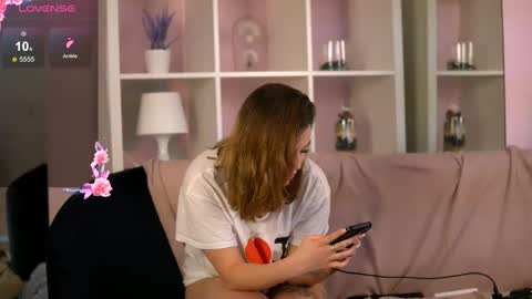 Snapshot of aryadeluna chatting on February 24, 2025, 3:12 am Lunaa online show from February 24, 2025, 3:12 am