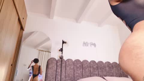 aryascollins online show from April 10, 2026, 1:22 am