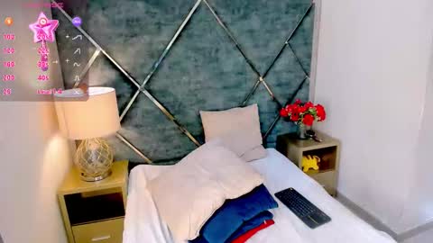 Ash Monroee  online show from December 18, 2025, 1:50 pm