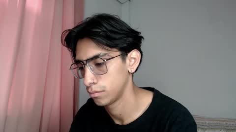 Ash online show from November 11, 2025, 1:33 pm