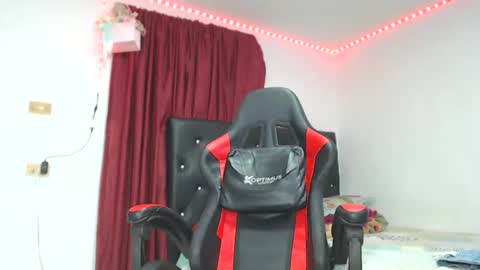 Snapshot of ashelyhots9inches chatting on February 8, 2026, 9:18 pm ashelyhots9inches online show from February 8, 2026, 9:18 pm