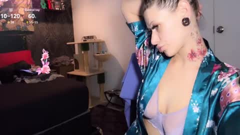 Snapshot of ashenroe chatting on February 12, 2026, 12:00 pm ashenroe online show from February 12, 2026, 12:00 pm