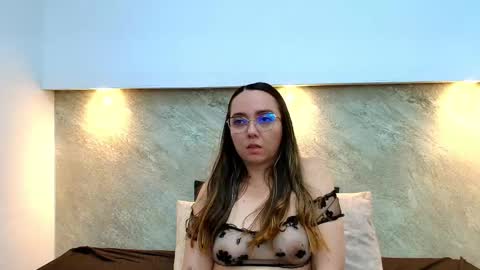 Asley Bennet online show from October 22, 2025, 6:02 am