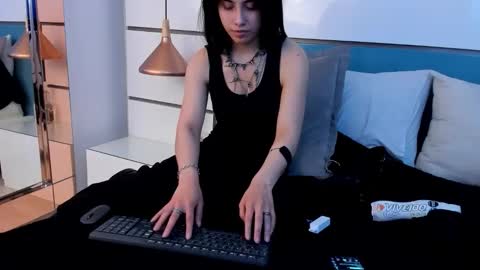 Snapshot of ashkoreh chatting on December 4, 2025, 9:45 pm Ashkoreh online show from December 4, 2025, 9:45 pm