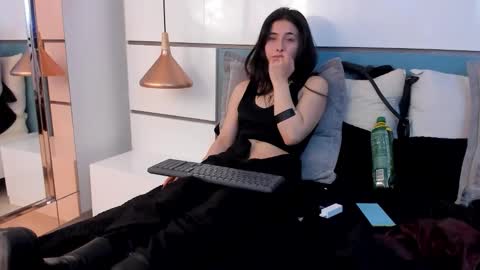 Snapshot of ashkoreh chatting on December 13, 2025, 8:14 pm Ashkoreh online show from December 13, 2025, 8:14 pm