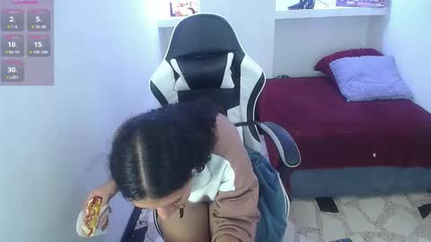 Snapshot of ashley17_ chatting on February 1, 2026, 4:33 am ashley17_ online show from February 1, 2026, 4:33 am