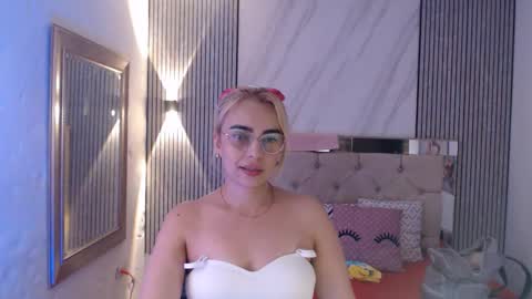 Snapshot of ashley__tylor chatting on March 9, 2026, 2:15 am ashley__tylor online show from March 9, 2026, 2:15 am