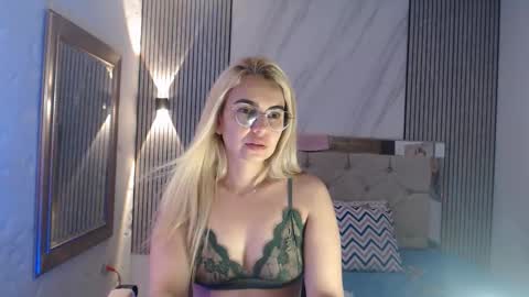 Snapshot of ashley__tylor chatting on March 18, 2026, 2:15 am ashley__tylor online show from March 18, 2026, 2:15 am