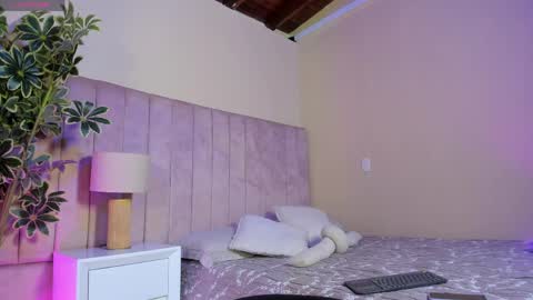 ashley_beaomunt online show from April 1, 2026, 11:22 am