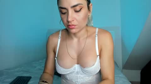 Snapshot of ashley_blair chatting on December 17, 2024, 12:23 am ashley_blair online show from December 17, 2024, 12:23 am