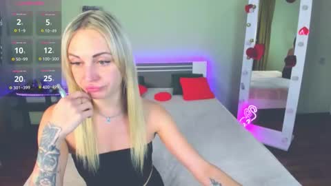 Snapshot of ashley_crashly chatting on December 21, 2025, 9:27 am Alina online show from December 21, 2025, 9:27 am