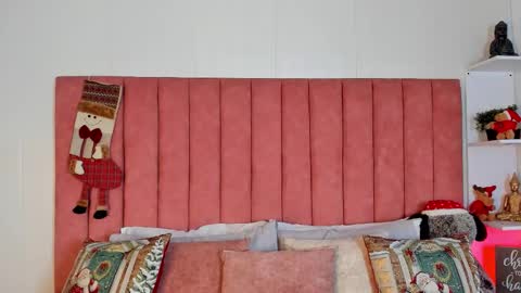 ashley_ollsen online show from December 18, 2025, 3:01 am